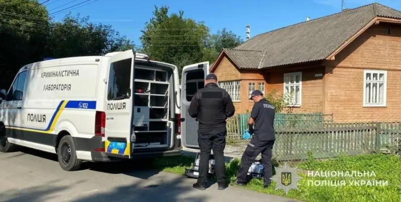 Кривавий напад на Львівщині: 21-річний чоловік вбив жінку та поранив її сина