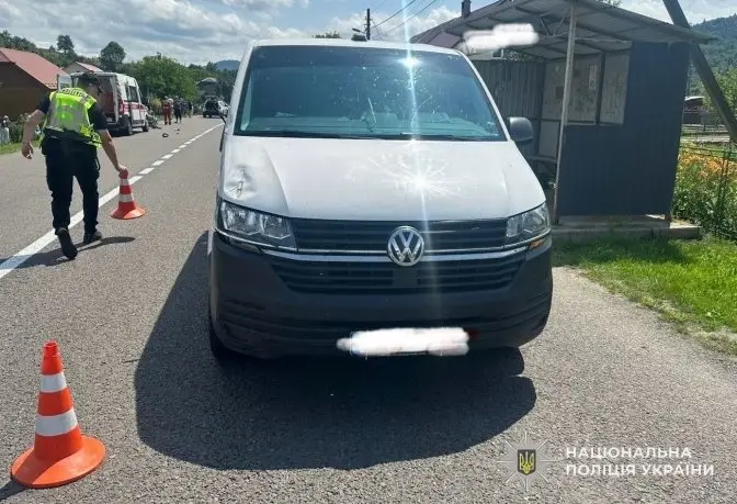 На Львівщині мікроавтобус травмував 9-річного велосипедиста: дитина у лікарні