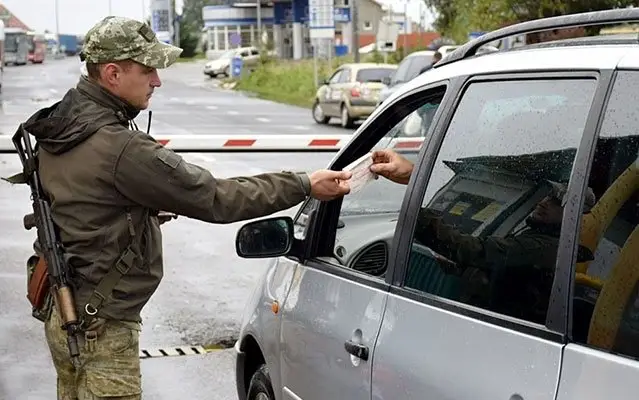 Зеленський пропонує дозволити виїзд за кордон чоловікам до 22 років